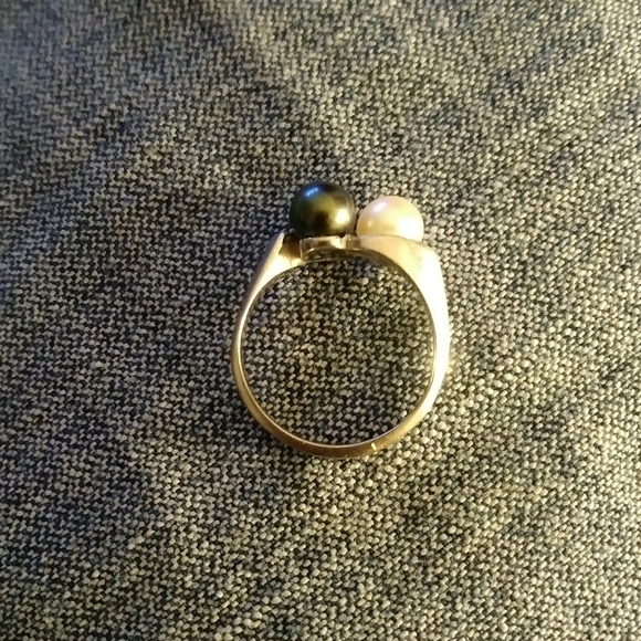 Zales Jewelry - Real 10kt Gold and Pearls Ring